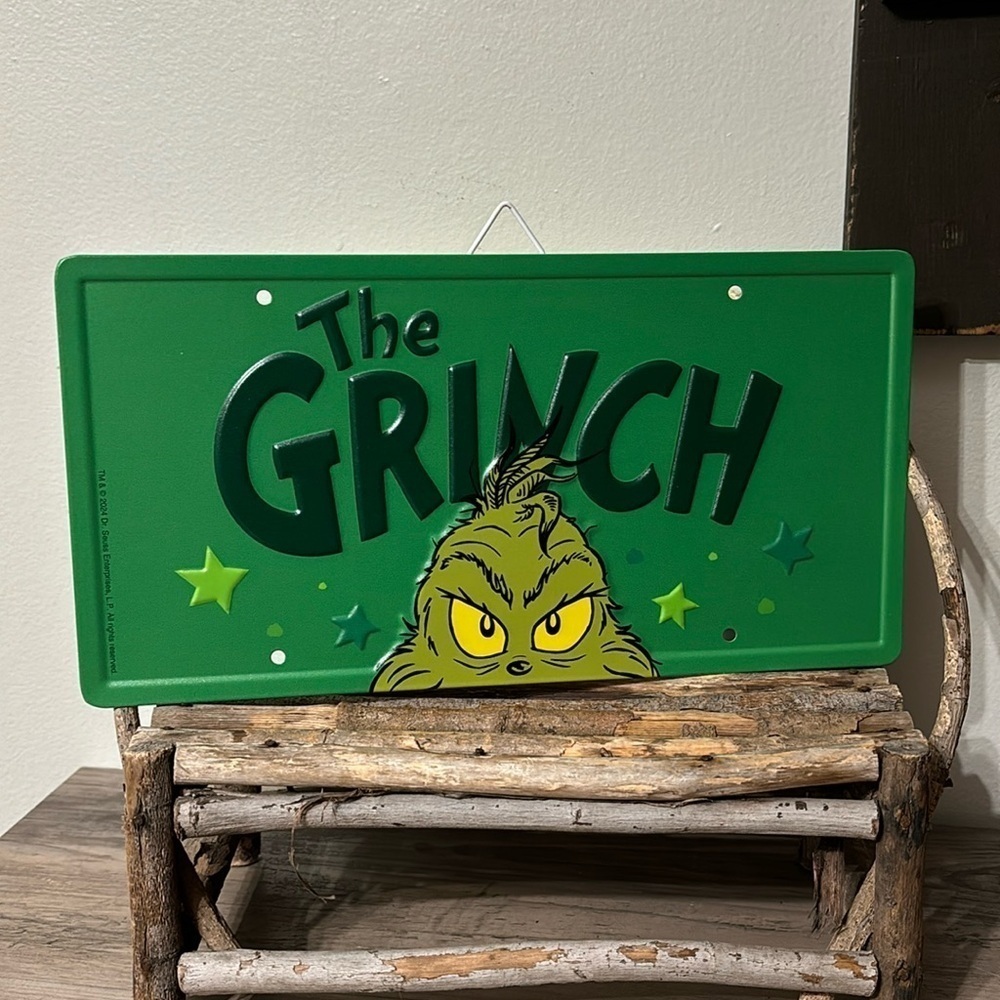 NEW DR. SEUSS THE GRINCH 12" METAL GRINCH FACE SIGN